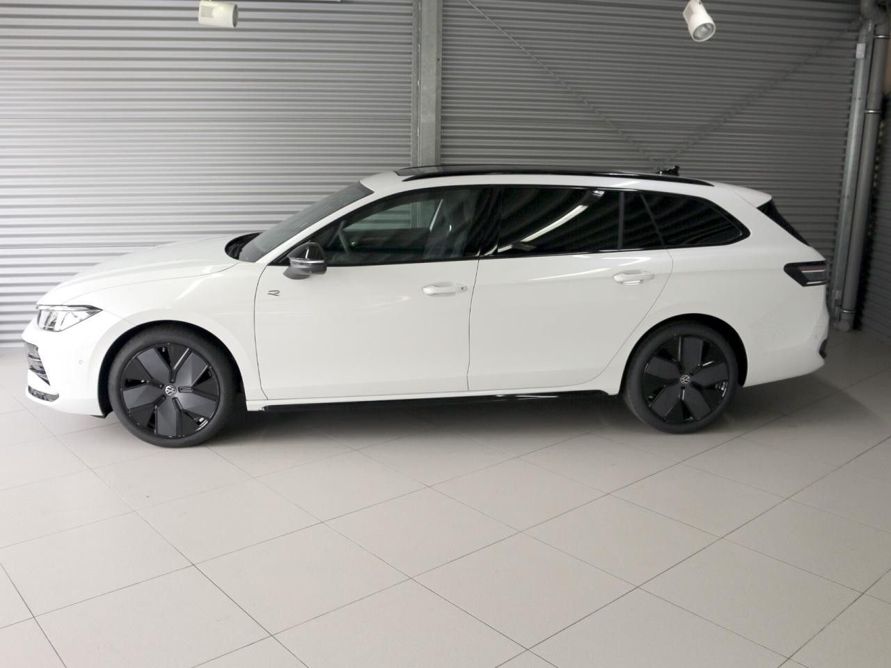 Fahrzeugabbildung Volkswagen Passat Variant R-Line 2.0 TDI DSG Black-Style