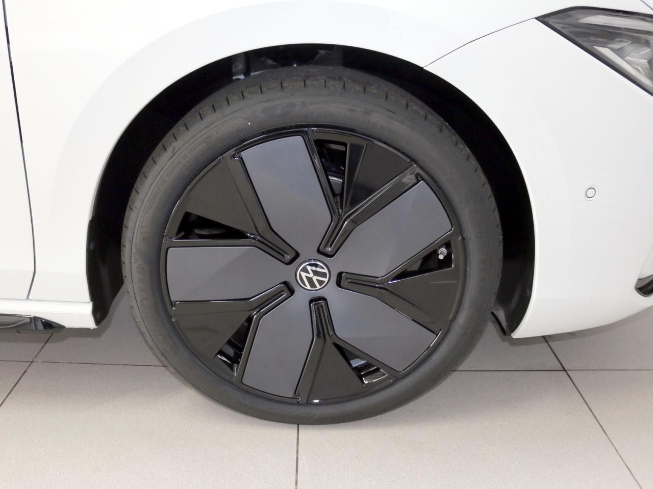 Fahrzeugabbildung Volkswagen Passat Variant R-Line 2.0 TDI DSG Black-Style