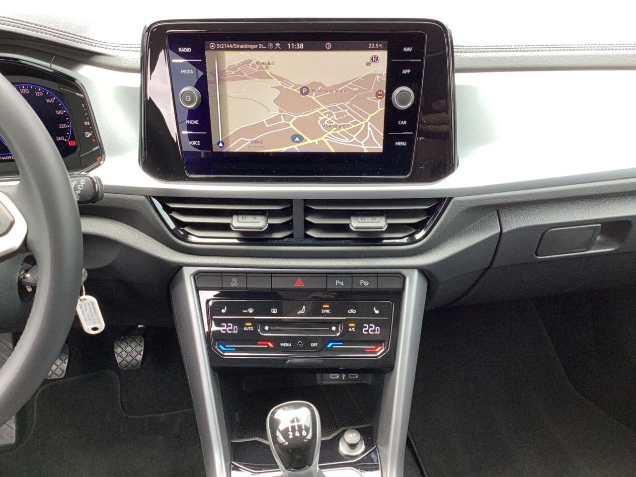 Fahrzeugabbildung Volkswagen T-ROC Life 1.5 TSI AHK Navi LED Kamera Bluetooth