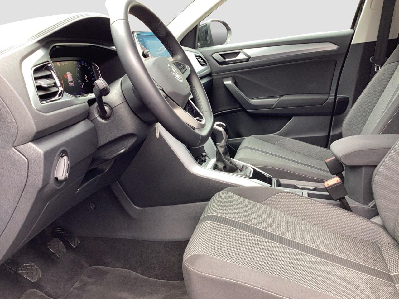 Fahrzeugabbildung Volkswagen T-ROC Life 1.5 TSI AHK Navi LED Kamera Bluetooth