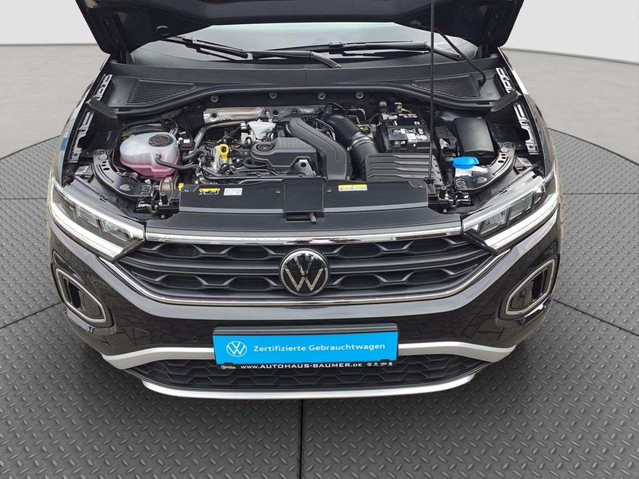 Fahrzeugabbildung Volkswagen T-ROC MOVE 1.5 TSI DSG Standheizung Navi LED