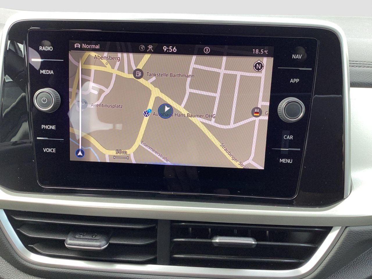 Fahrzeugabbildung Volkswagen T-ROC MOVE 1.5 TSI DSG Standheizung Navi LED