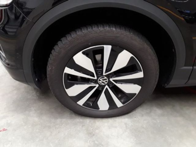 Fahrzeugabbildung Volkswagen T-ROC MOVE 1.5 TSI DSG Standheizung Navi LED