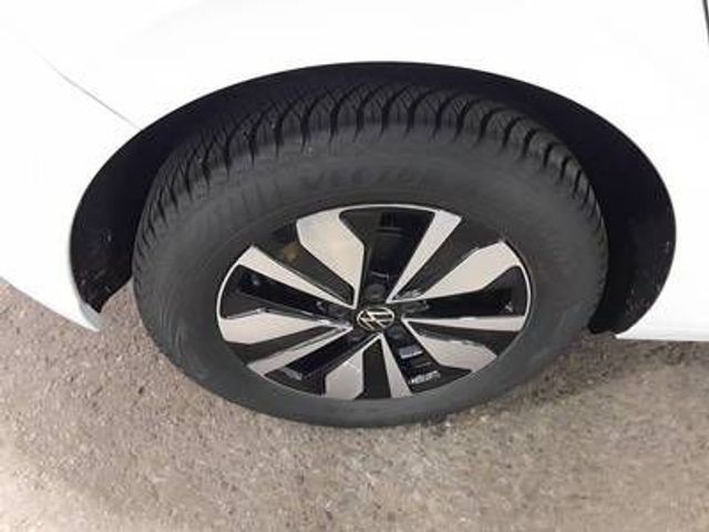 Fahrzeugabbildung Volkswagen Polo MOVE 1.0 TSI Navi LED PDC Dig.Cockpit SHZ