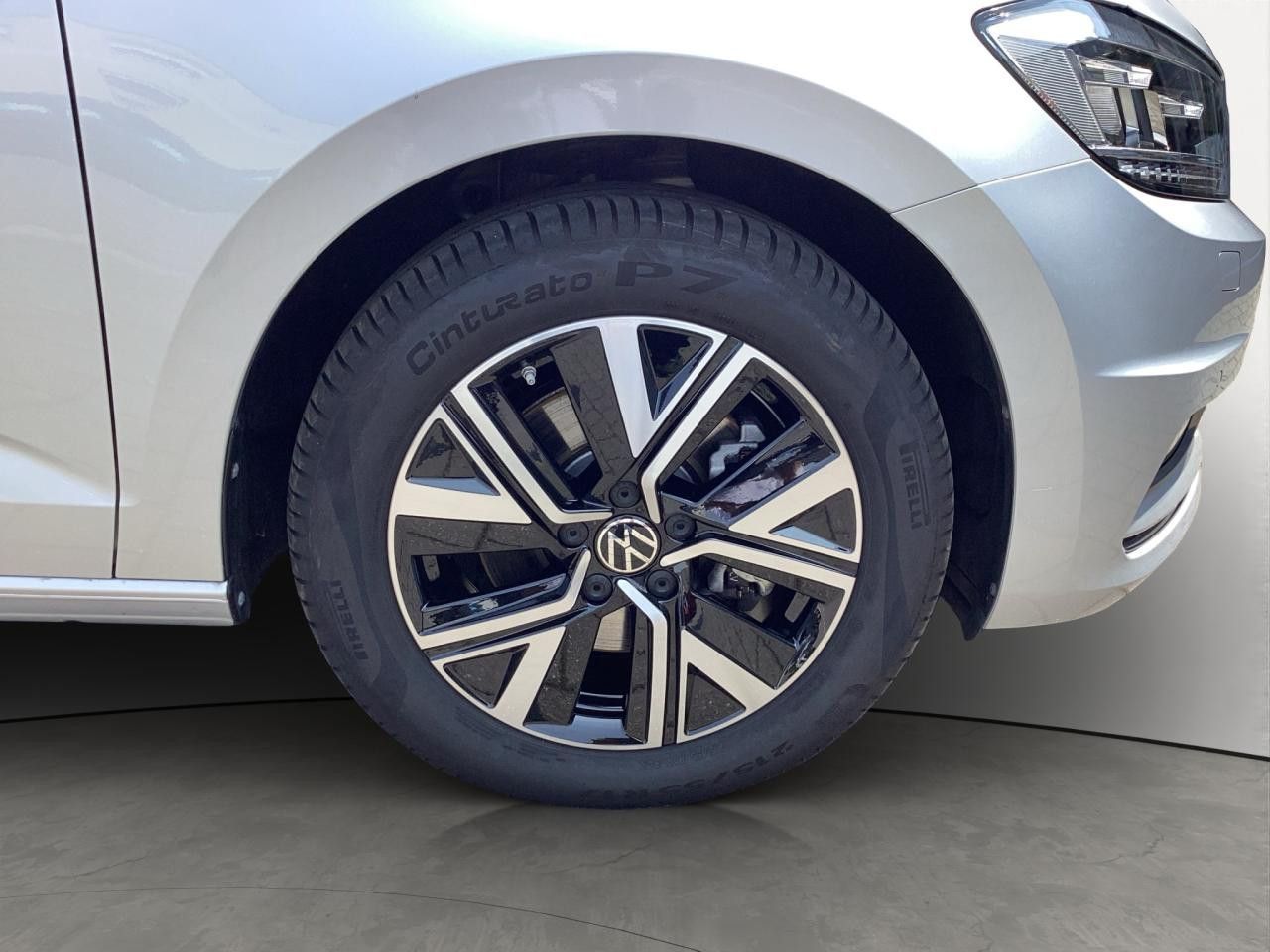 Fahrzeugabbildung Volkswagen Touran Highline 2.0 TDI DSG AHK Kamera Navi LED