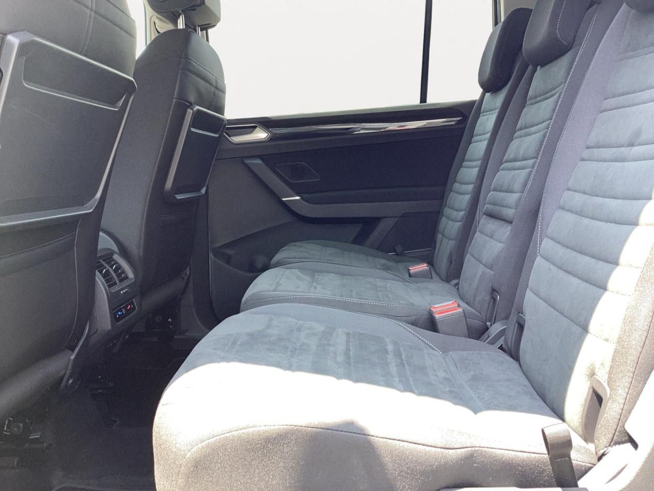Fahrzeugabbildung Volkswagen Touran Highline 2.0 TDI DSG AHK Kamera Navi LED