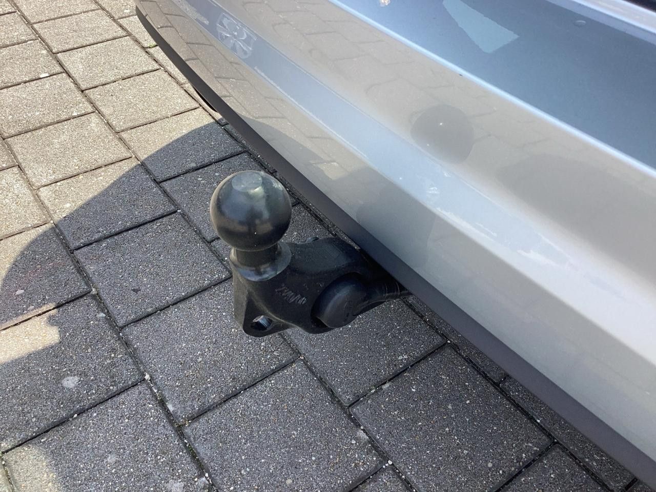 Fahrzeugabbildung Volkswagen Touran Highline 2.0 TDI DSG AHK Kamera Navi LED