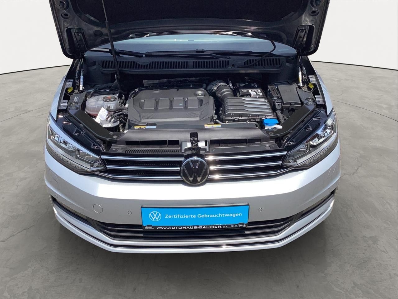 Fahrzeugabbildung Volkswagen Touran Highline 2.0 TDI DSG AHK Kamera Navi LED