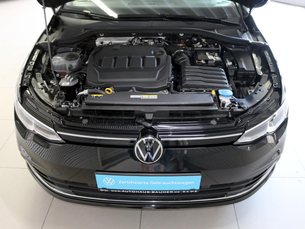 Fahrzeugabbildung Volkswagen Golf VIII MOVE 2.0 TDI DSG Navi LED Kamera ACC