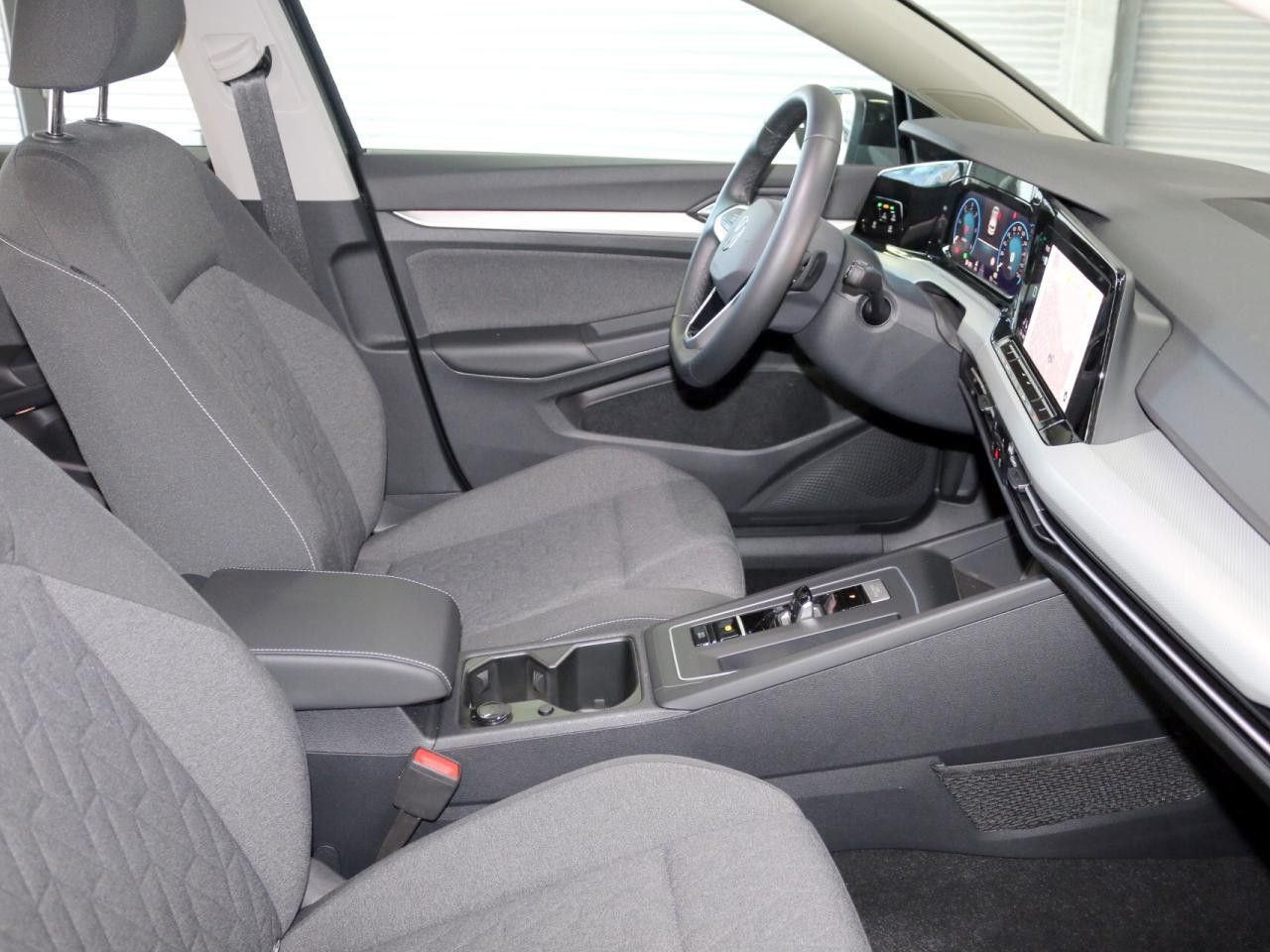 Fahrzeugabbildung Volkswagen Golf VIII MOVE 2.0 TDI DSG Navi LED Kamera ACC