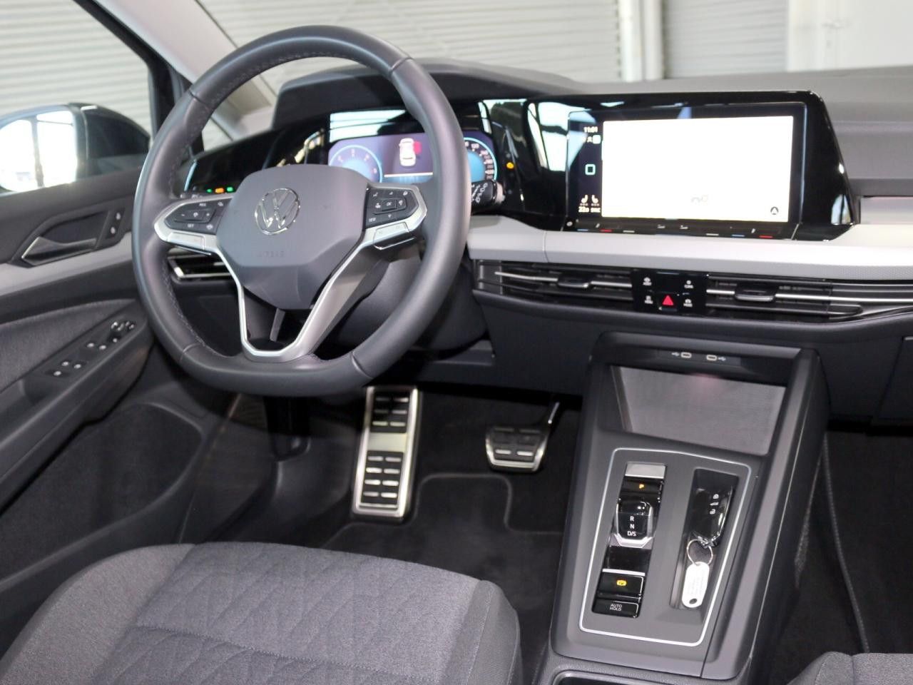 Fahrzeugabbildung Volkswagen Golf VIII MOVE 2.0 TDI DSG Navi LED Kamera ACC