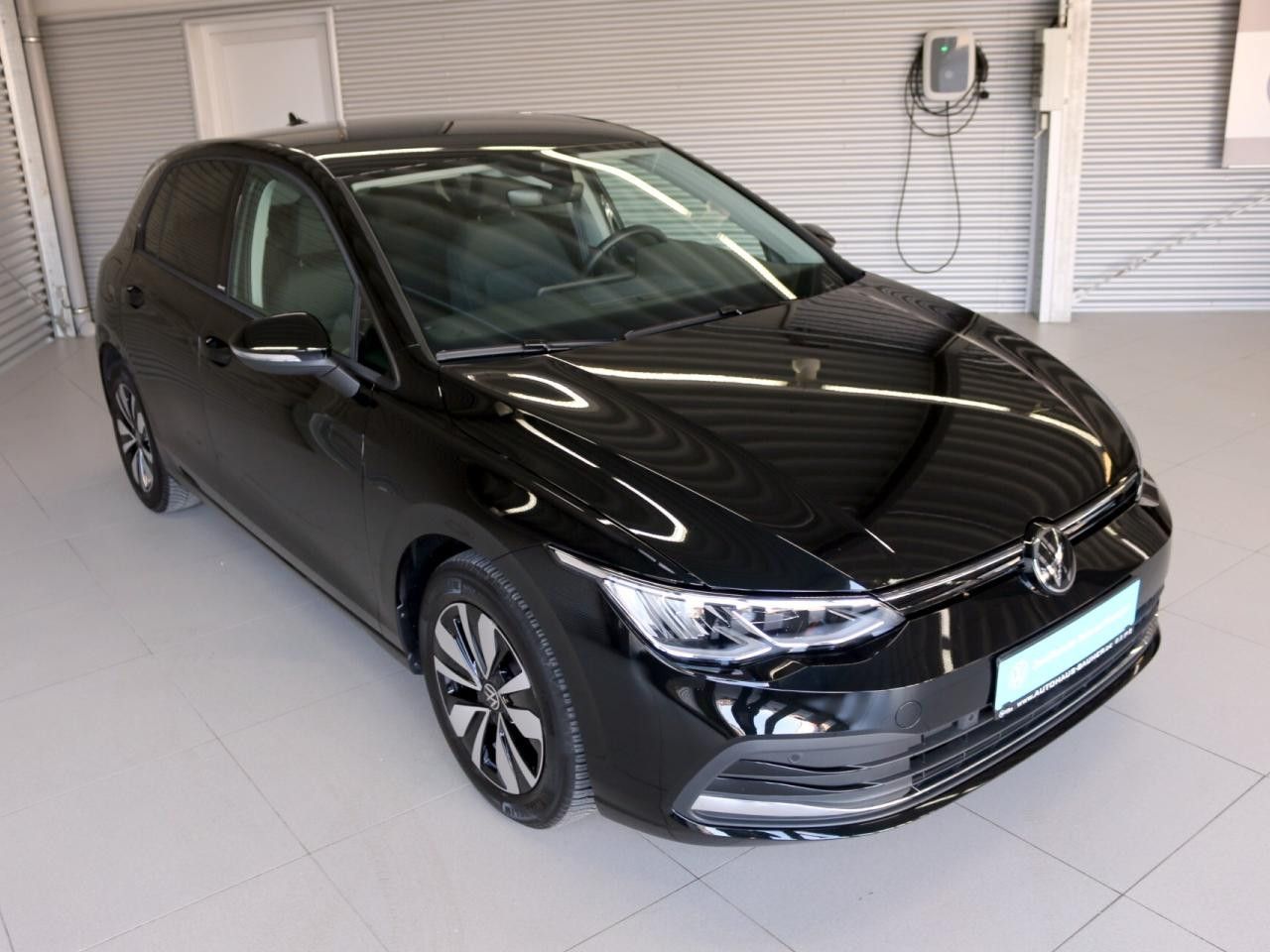 Fahrzeugabbildung Volkswagen Golf VIII MOVE 2.0 TDI DSG Navi LED Kamera ACC