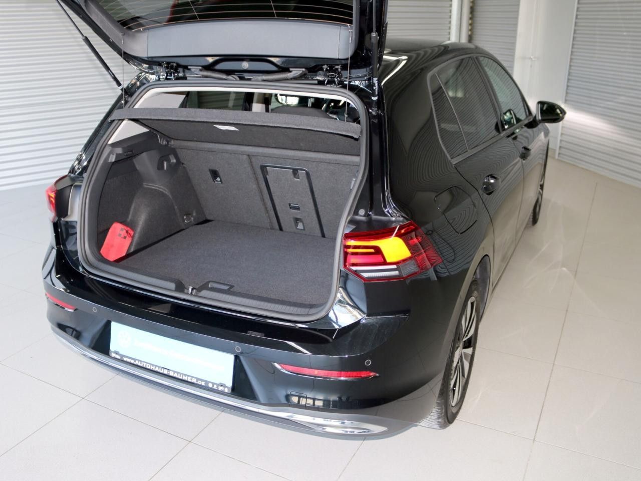 Fahrzeugabbildung Volkswagen Golf VIII MOVE 2.0 TDI DSG Navi LED Kamera ACC