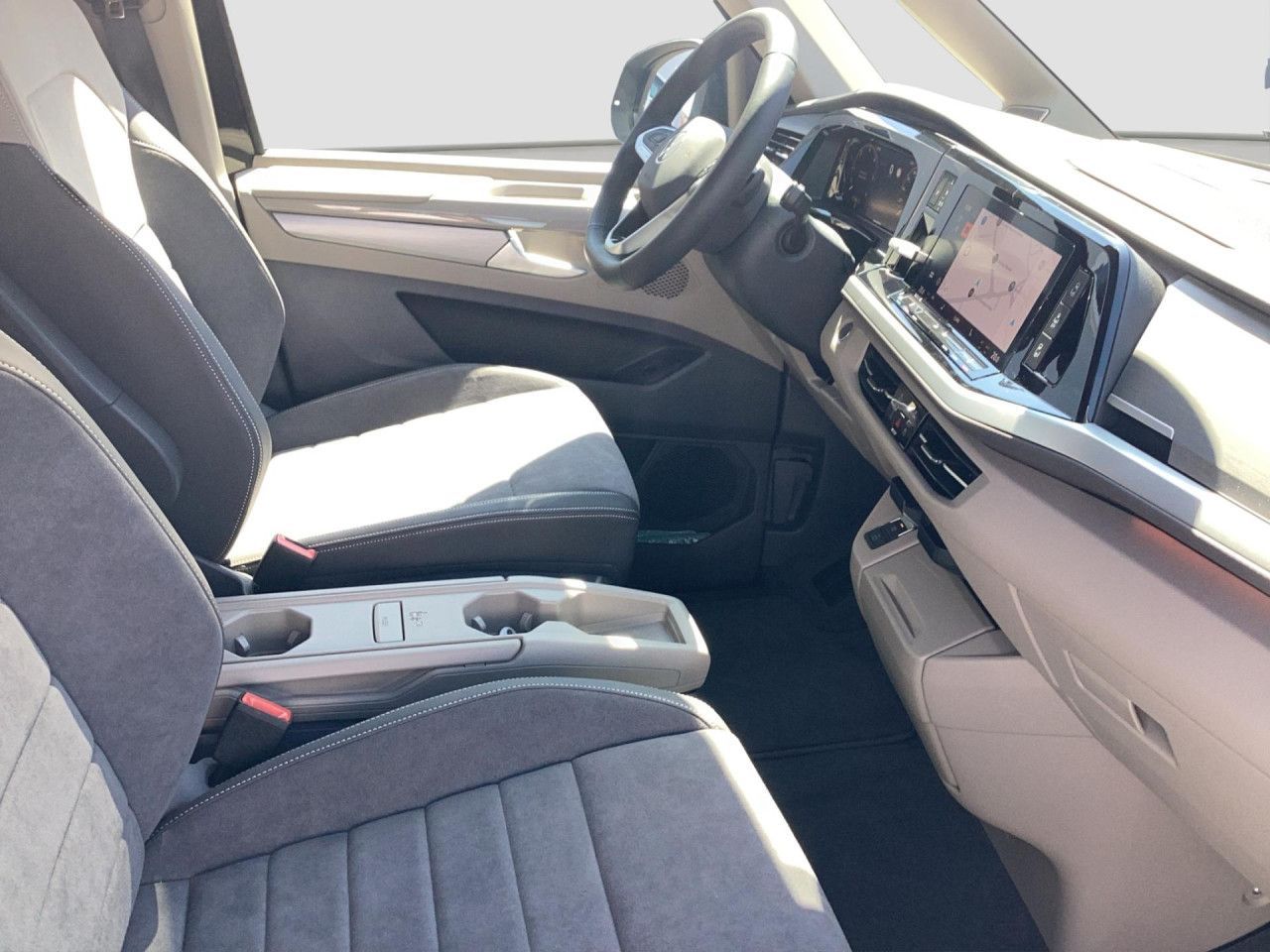Fahrzeugabbildung Volkswagen T7 Multivan Style TDI DSG 7-Sitzer IQ.Light Navi