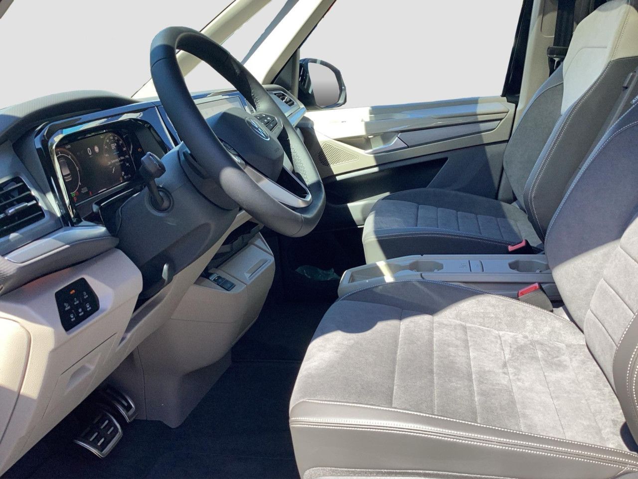 Fahrzeugabbildung Volkswagen T7 Multivan Style TDI DSG 7-Sitzer IQ.Light Navi