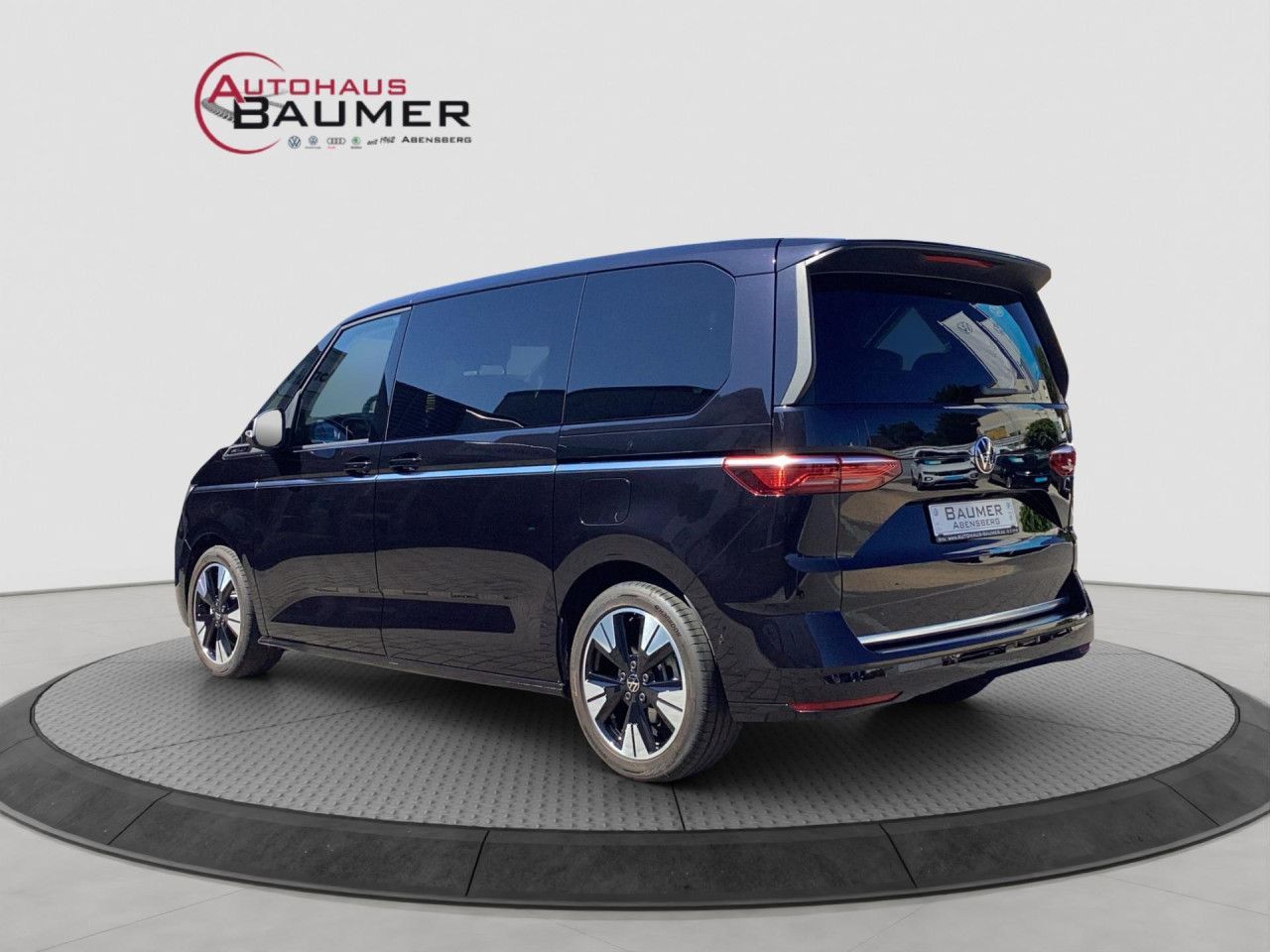 Fahrzeugabbildung Volkswagen T7 Multivan Style TDI DSG 7-Sitzer IQ.Light Navi