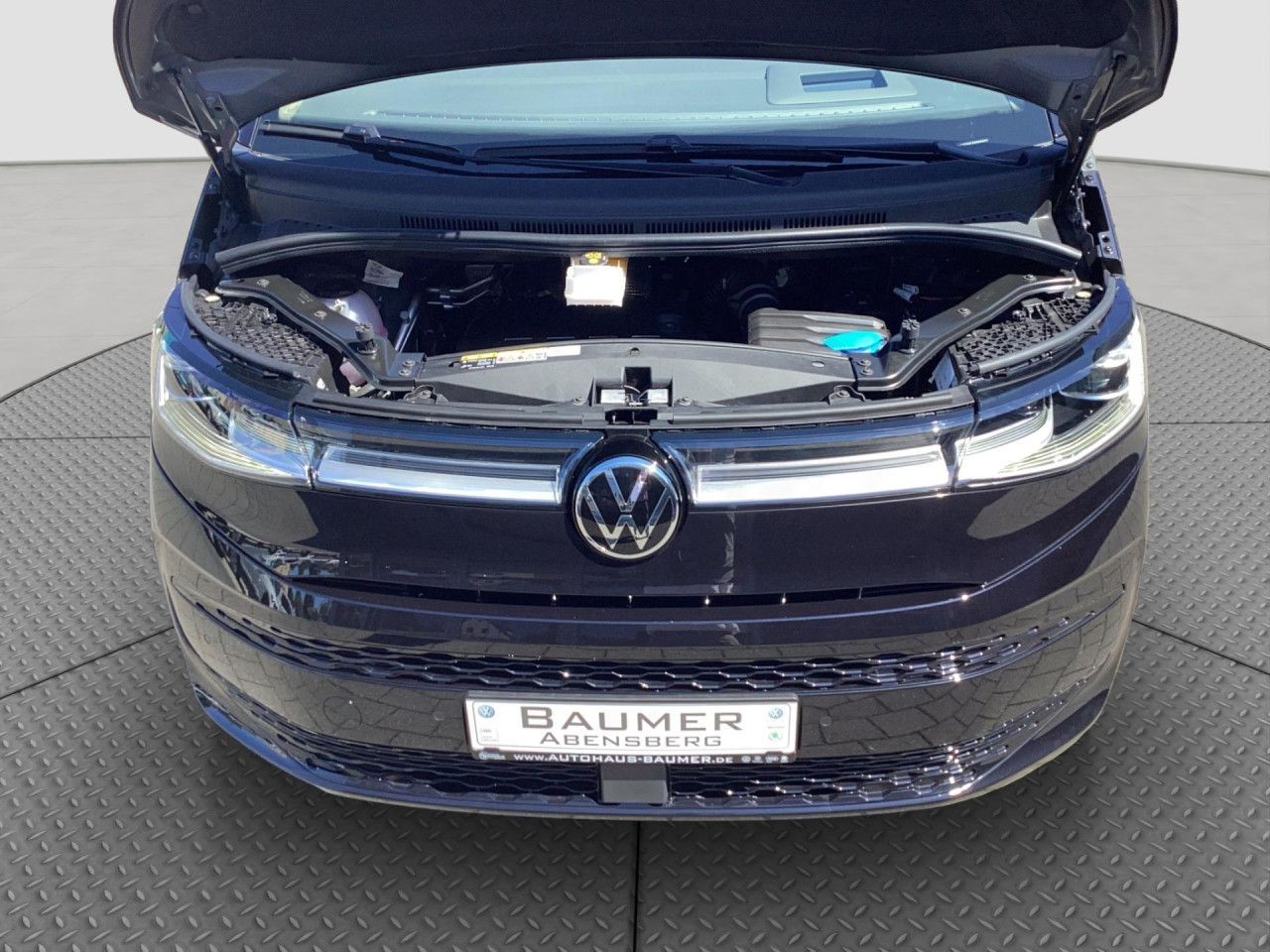 Fahrzeugabbildung Volkswagen T7 Multivan Style TDI DSG 7-Sitzer IQ.Light Navi