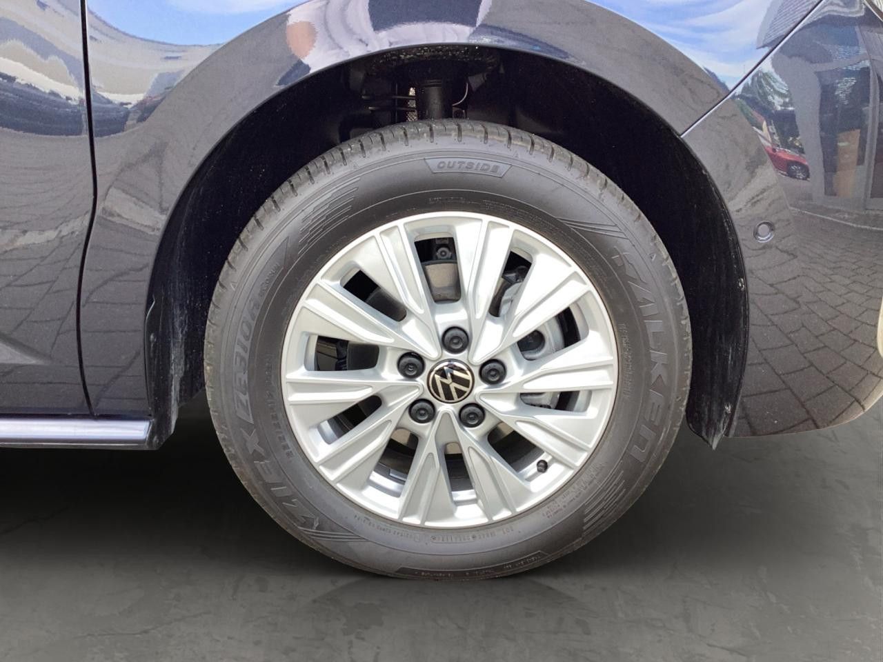 Fahrzeugabbildung Volkswagen T7 Multivan Business Lang TDI DSG 7-Sitzer Navi