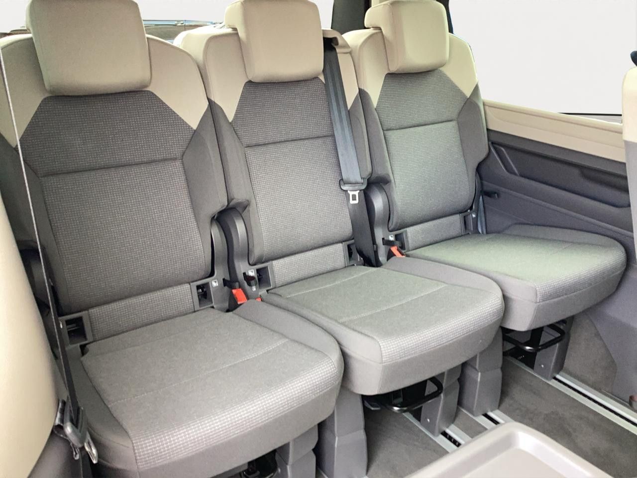 Fahrzeugabbildung Volkswagen T7 Multivan Business Lang TDI DSG 7-Sitzer Navi