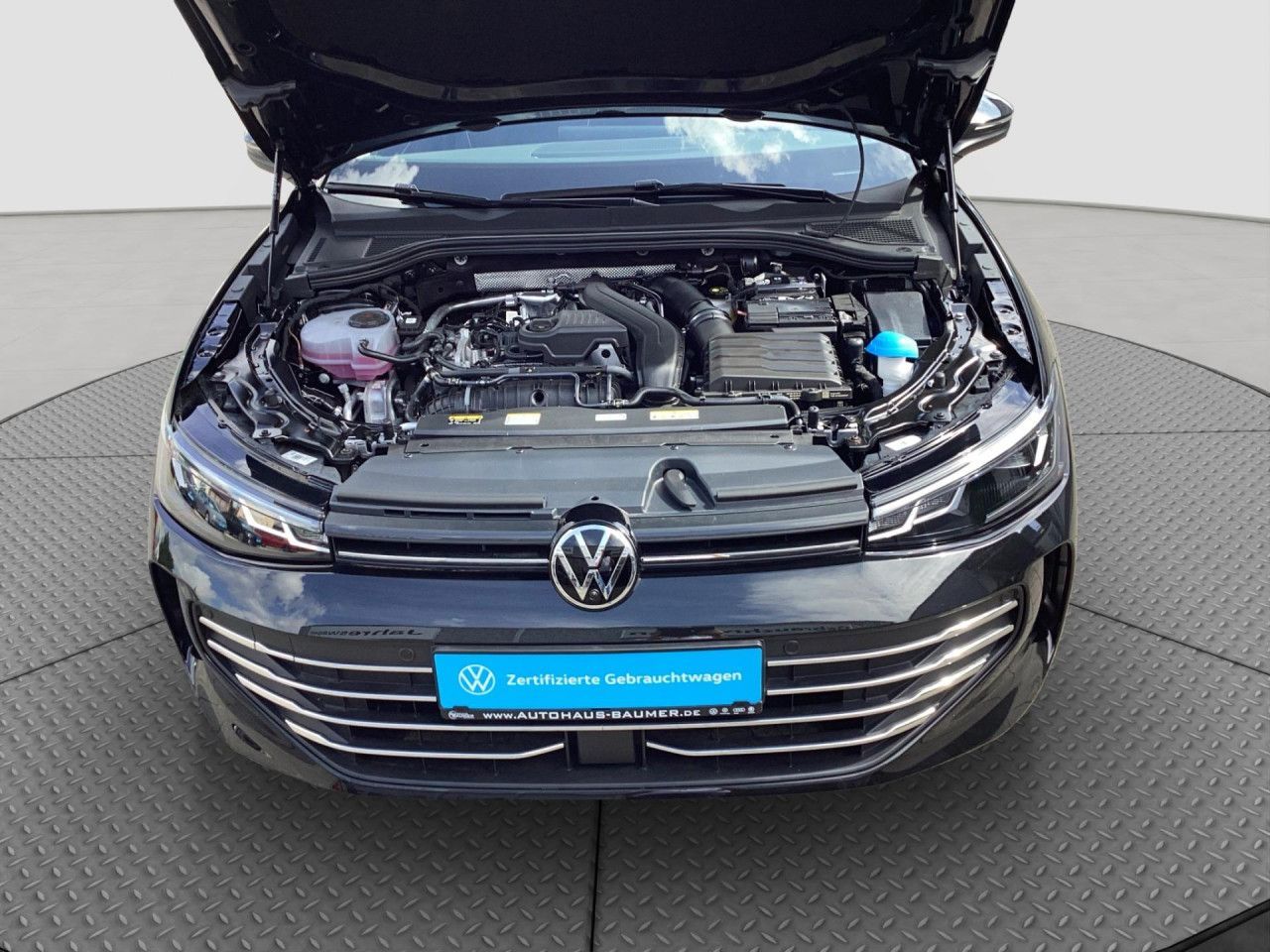 Fahrzeugabbildung Volkswagen Passat Variant Business 1.5 eTSI DSG Navi LED