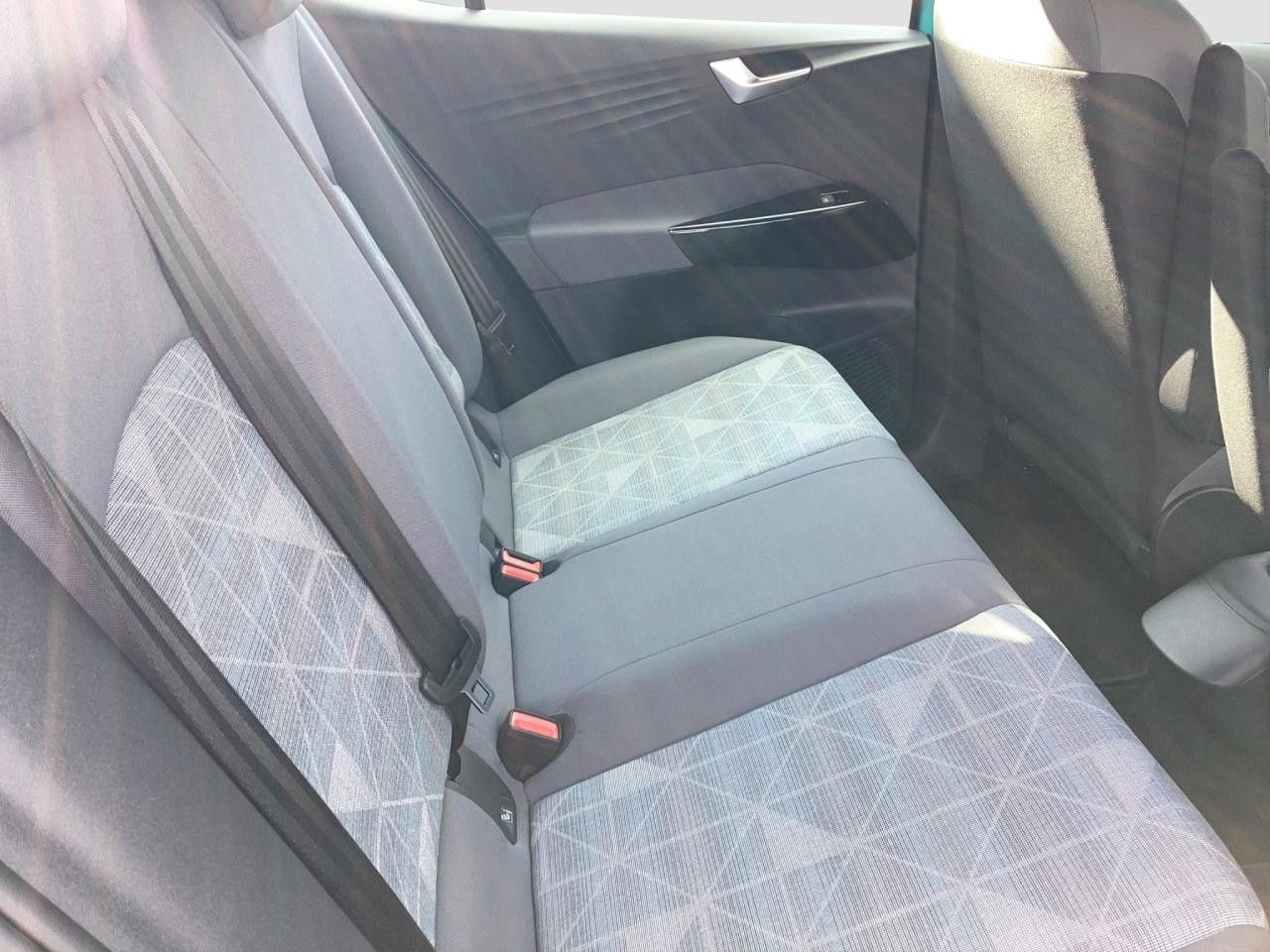 Fahrzeugabbildung Volkswagen ID.3 Pro 62 kWh Wärmepumpe Navi LED PDC v+h