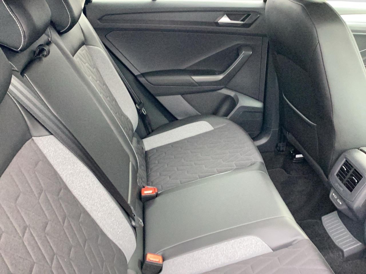 Fahrzeugabbildung Volkswagen T-Roc GOAL 1.5 l TSI OPF 110 kW (150 PS) LED