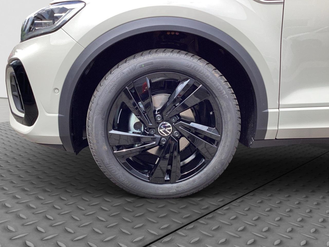 Fahrzeugabbildung Volkswagen T-Roc R-Line 1.0 l TSI OPF 85 kW (116 PS) 6-Gang