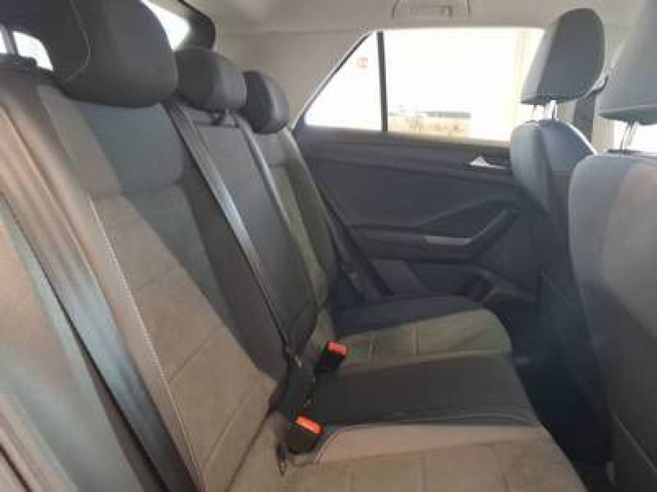 Fahrzeugabbildung Volkswagen T-ROC Style 1.5 TSI DSG AHK Navi LED ergoActive