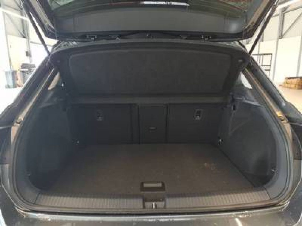 Fahrzeugabbildung Volkswagen T-ROC Style 1.5 TSI DSG AHK Navi LED ergoActive