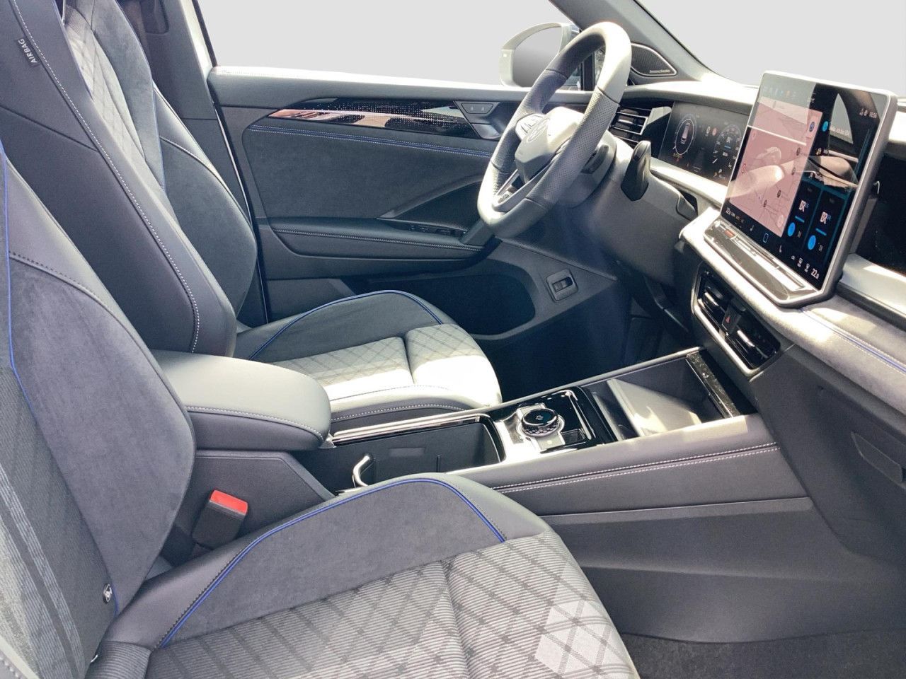 Fahrzeugabbildung Volkswagen Tayron R-Line 2.0 l TDI SCR 4MOTION 142 kW (193