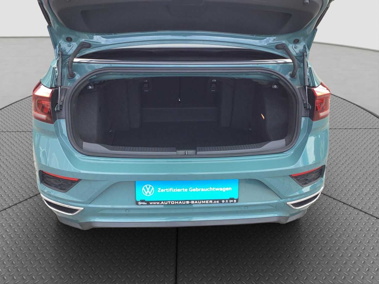 Fahrzeugabbildung Volkswagen T-Roc Cabriolet R-Line 1.5 TSI DSG Lederpaket
