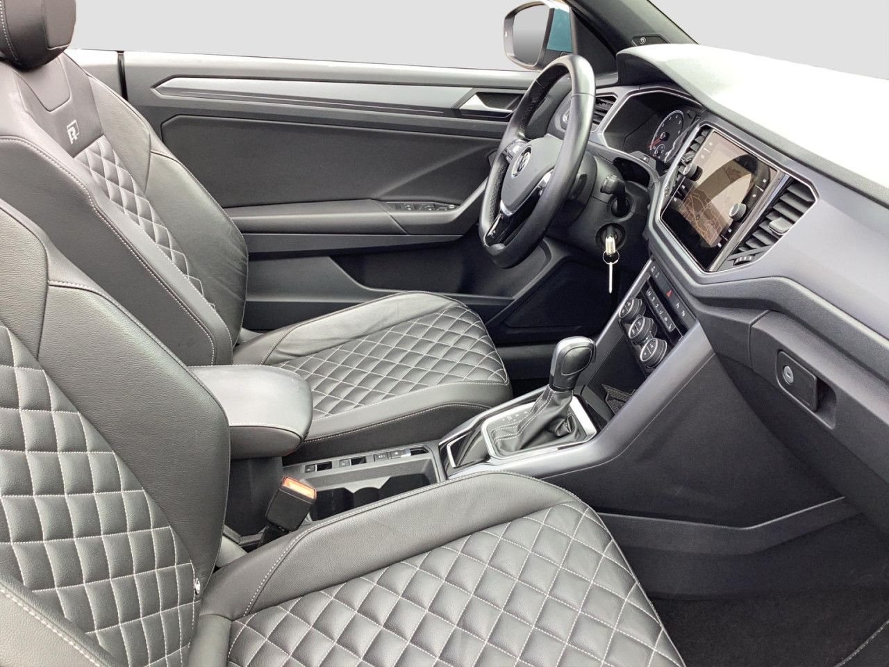 Fahrzeugabbildung Volkswagen T-Roc Cabriolet R-Line 1.5 TSI DSG Lederpaket