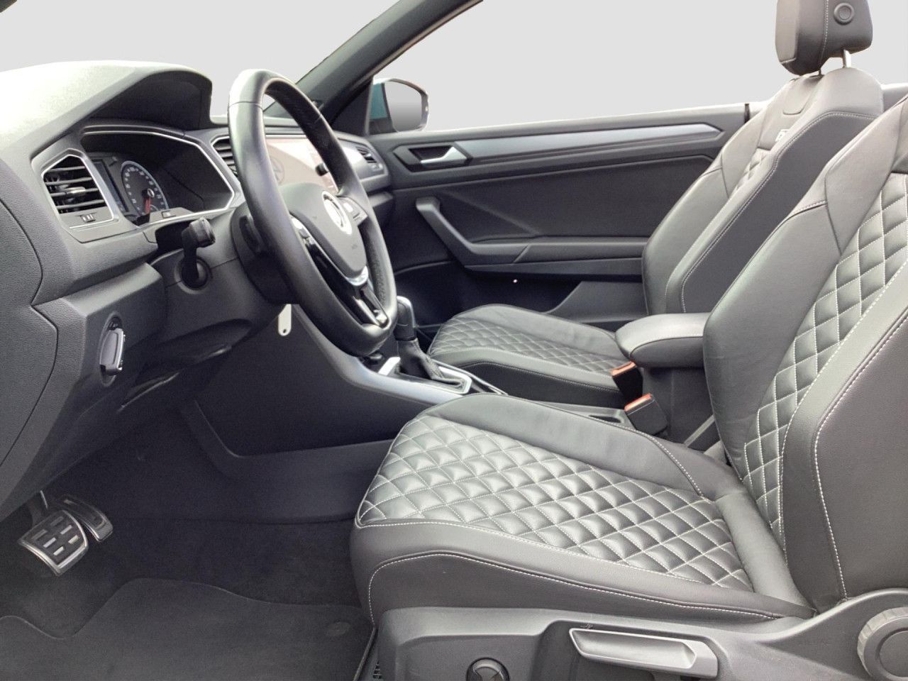 Fahrzeugabbildung Volkswagen T-Roc Cabriolet R-Line 1.5 TSI DSG Lederpaket