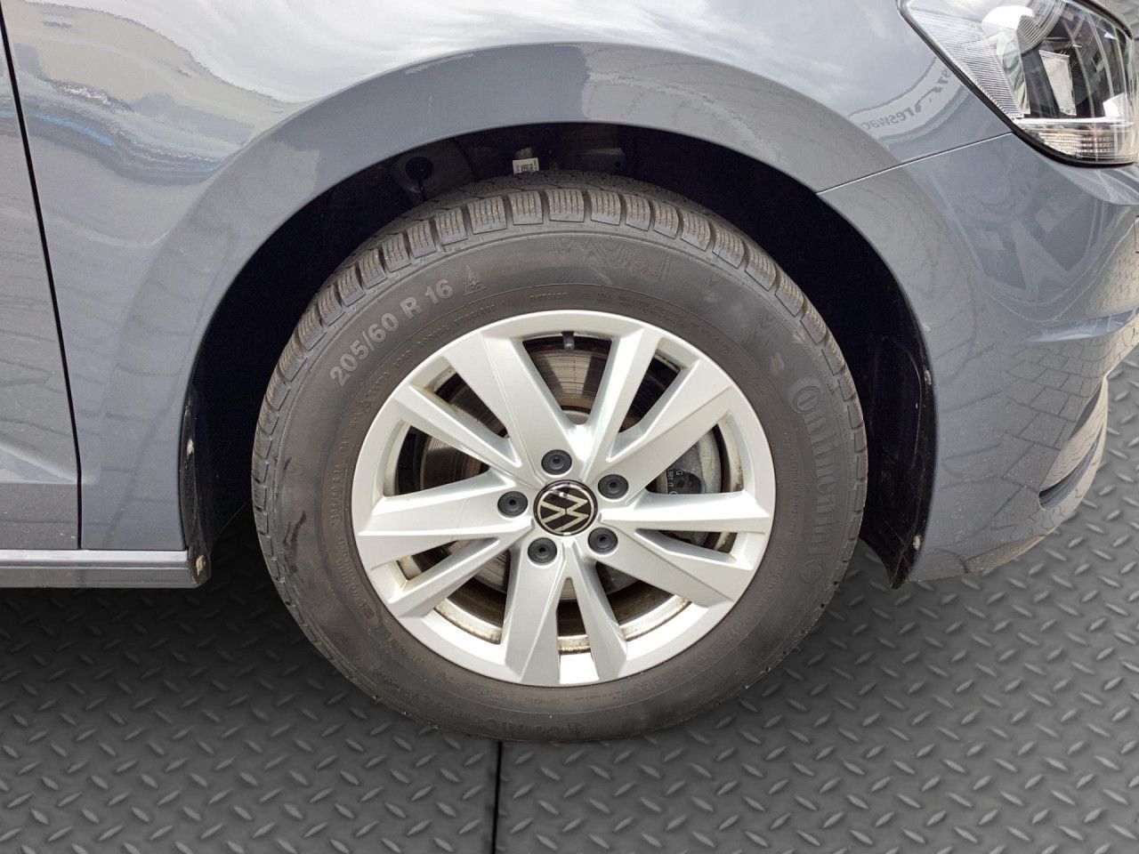 Fahrzeugabbildung Volkswagen Touran Comfortline 1.5 TSI DSG AHK 7-Sitzer Navi