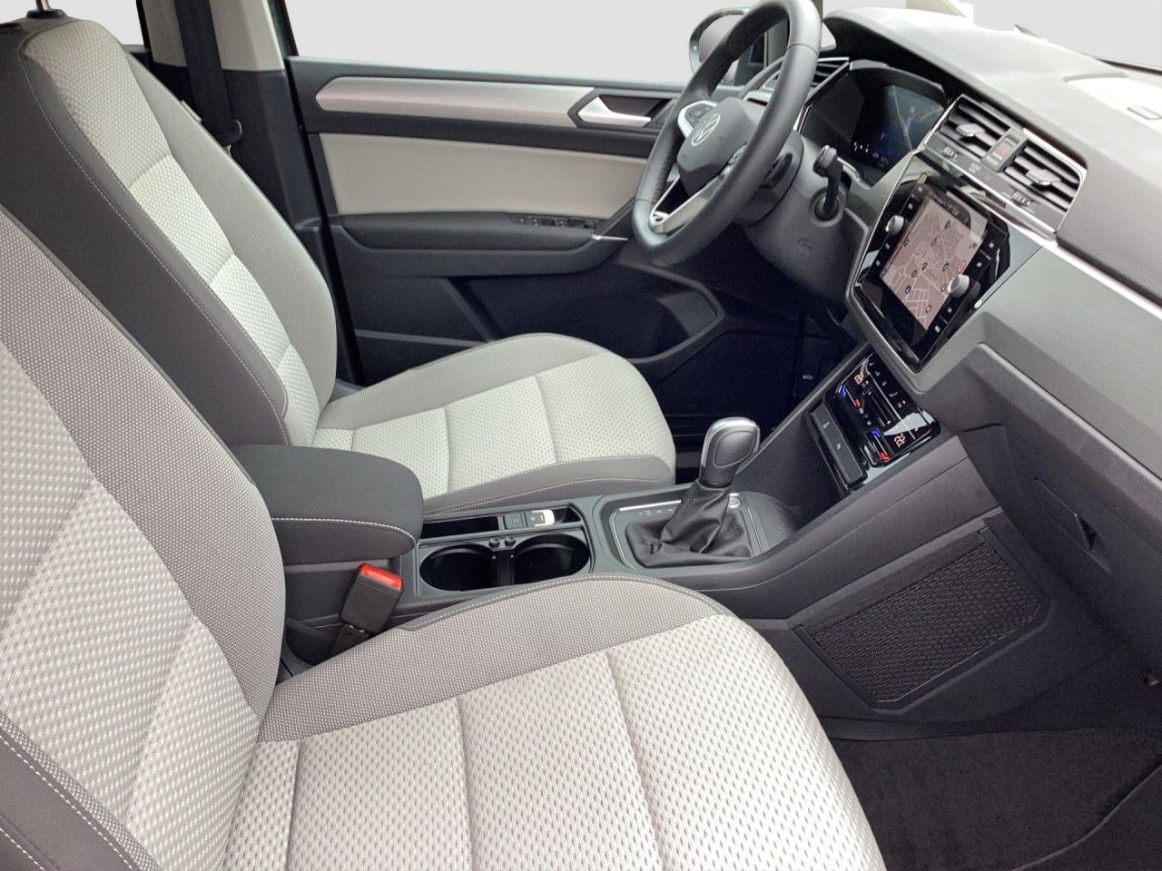 Fahrzeugabbildung Volkswagen Touran Comfortline 1.5 TSI DSG AHK 7-Sitzer Navi