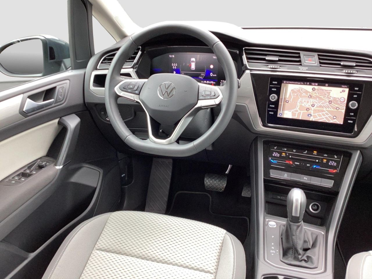 Fahrzeugabbildung Volkswagen Touran Comfortline 1.5 TSI DSG AHK 7-Sitzer Navi