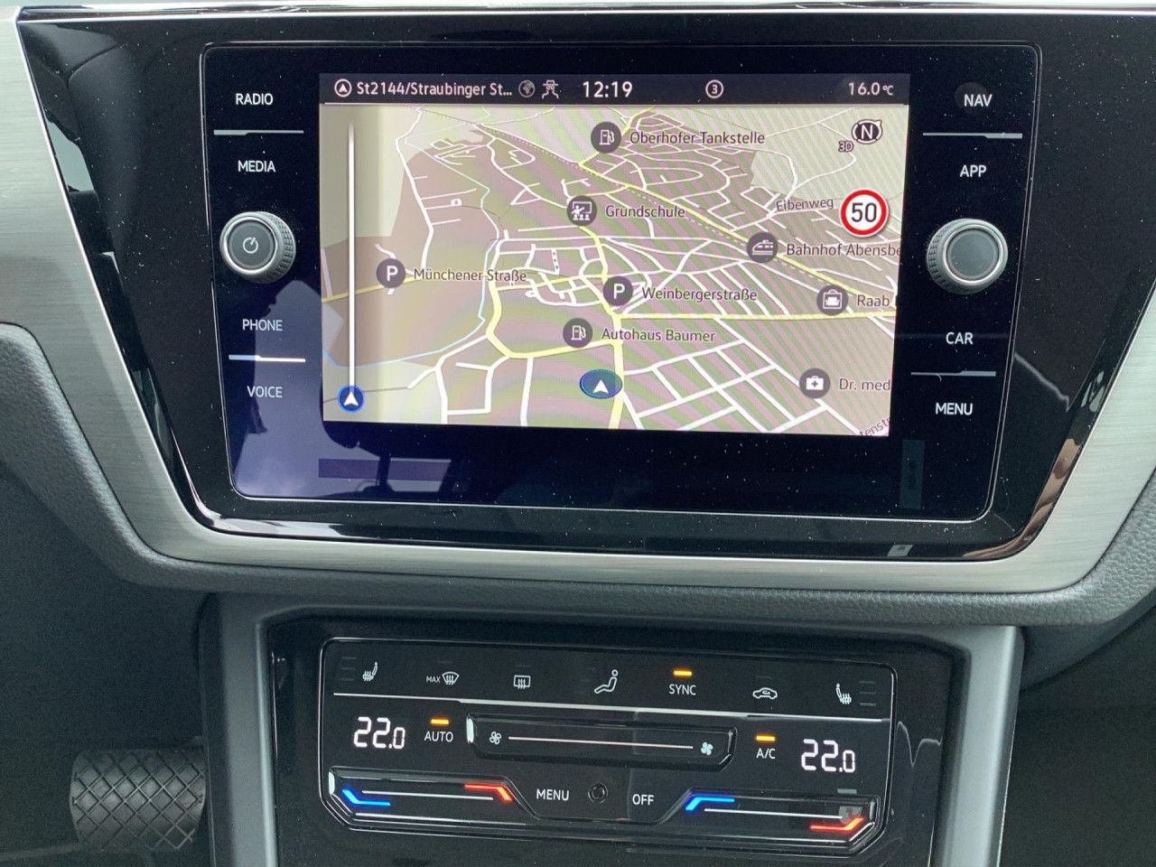 Fahrzeugabbildung Volkswagen Touran Comfortline 1.5 TSI DSG AHK 7-Sitzer Navi