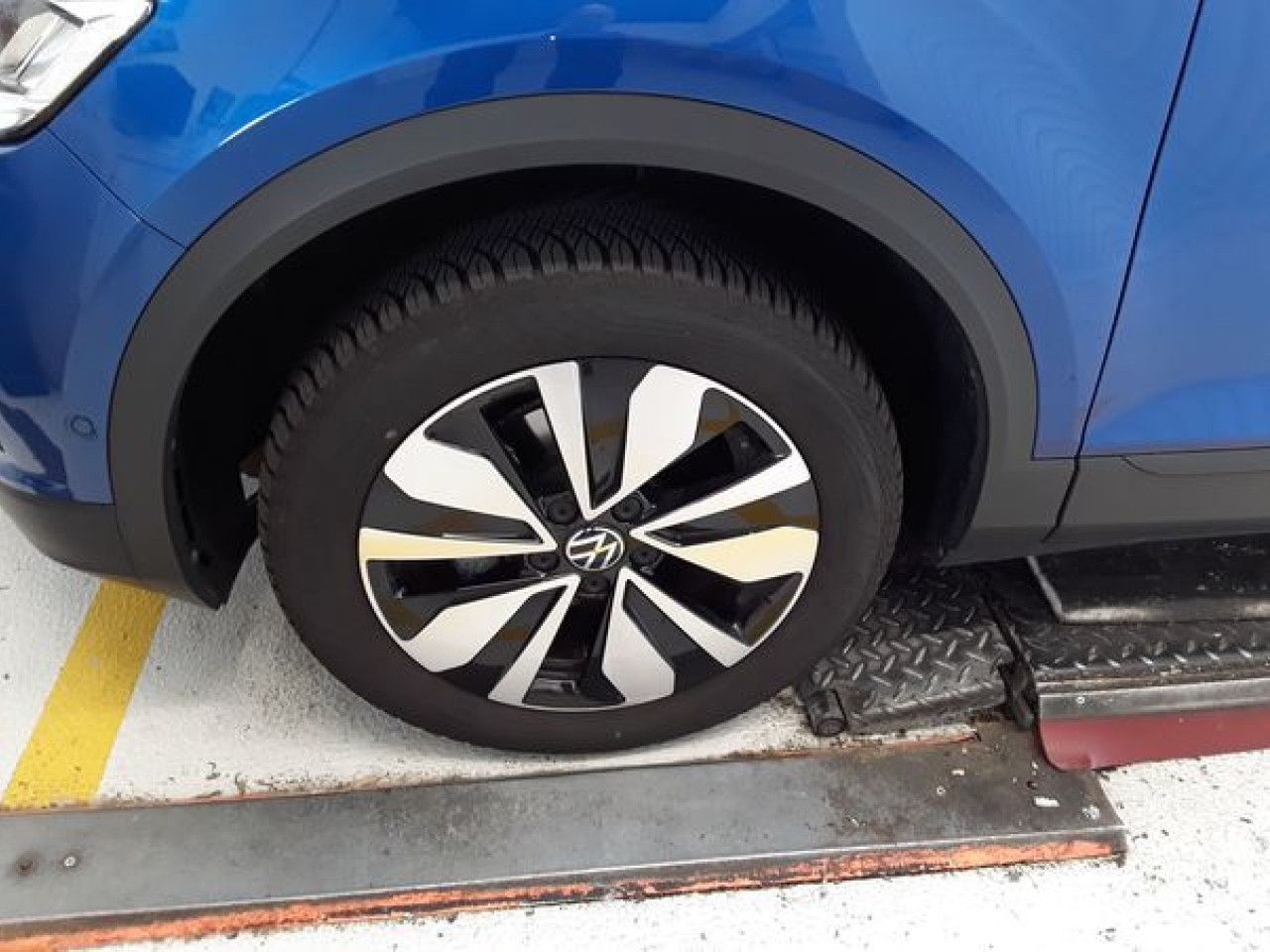 Fahrzeugabbildung Volkswagen T-Roc GOAL 1.5 TSI DSG Standheizung Navi LED ACC