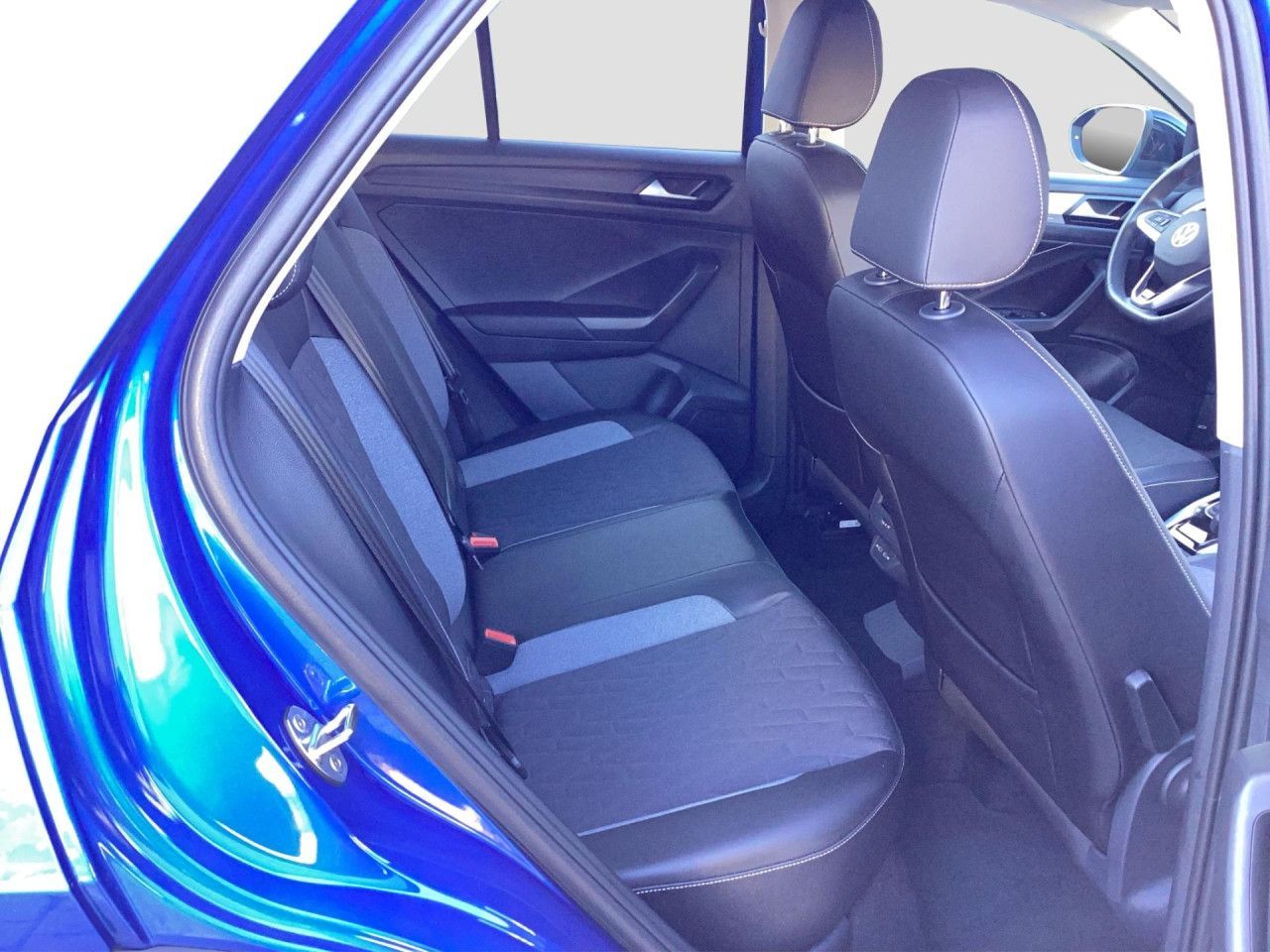 Fahrzeugabbildung Volkswagen T-Roc GOAL 1.5 TSI DSG Standheizung Navi LED ACC