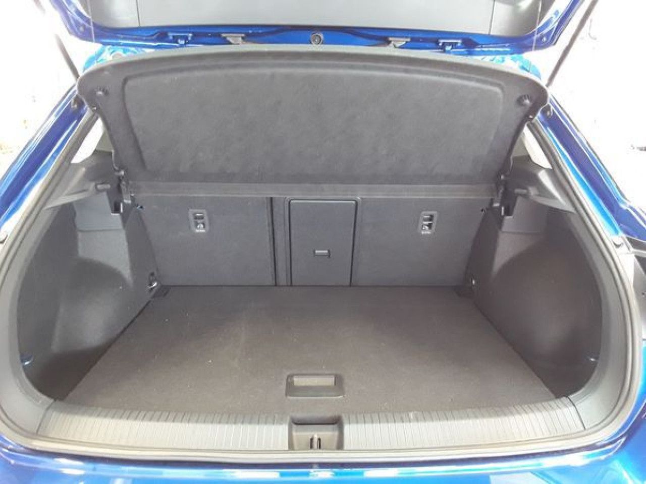 Fahrzeugabbildung Volkswagen T-Roc GOAL 1.5 TSI DSG Standheizung Navi LED ACC