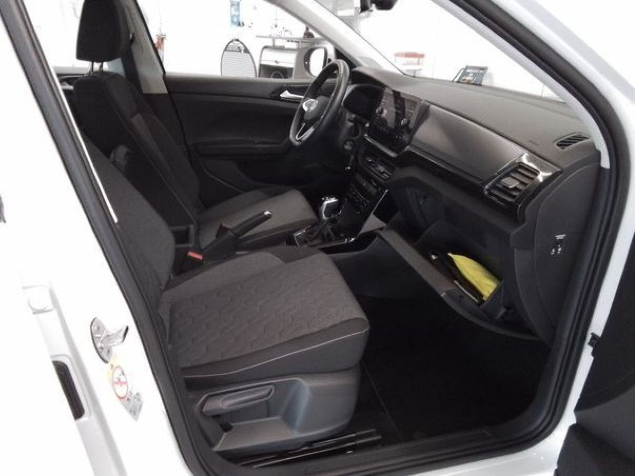 Fahrzeugabbildung Volkswagen T-Cross 1.0 TSI Life DSG Kamera Navi LED Klima