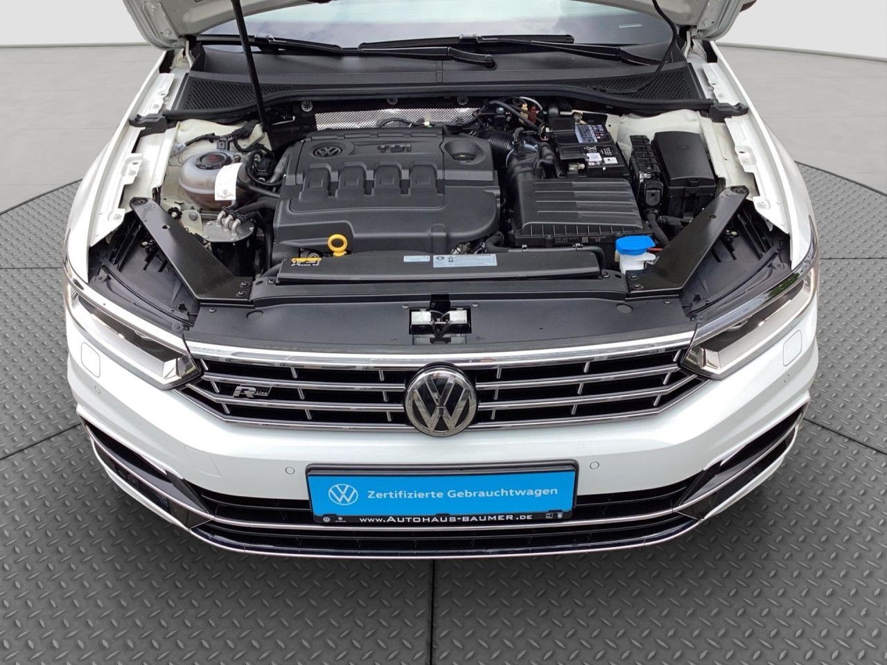 Fahrzeugabbildung Volkswagen Passat Variant 2.0 TDI Highline DSG LED Navi