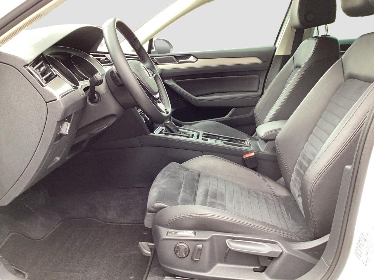 Fahrzeugabbildung Volkswagen Passat Variant 2.0 TDI Highline DSG LED Navi