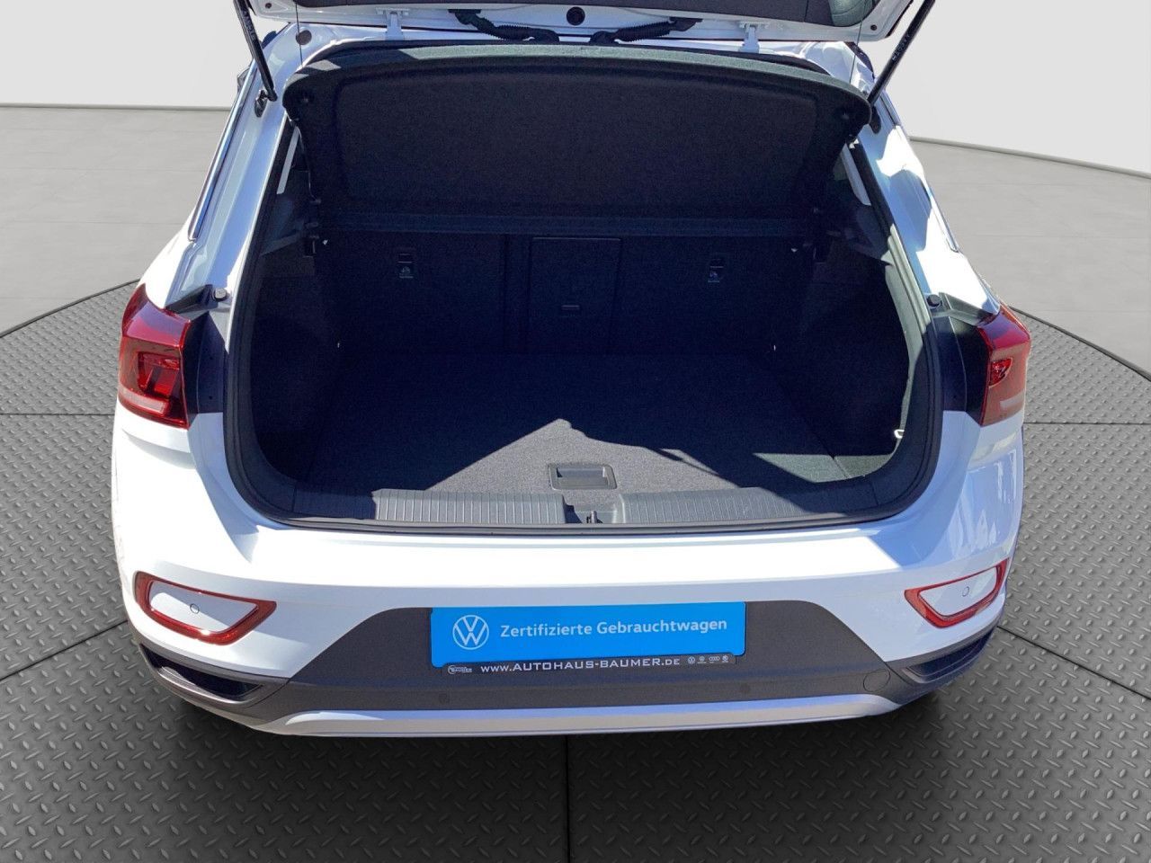 Fahrzeugabbildung Volkswagen T-Roc Life 1.5 TSI DSG Kamera Navi LED Bluetooth