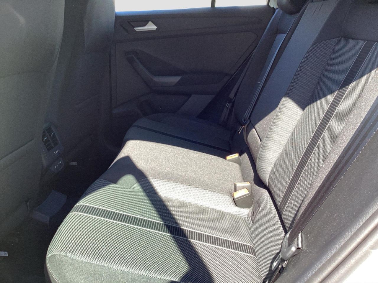 Fahrzeugabbildung Volkswagen T-Roc Life 1.5 TSI DSG Kamera Navi LED Bluetooth