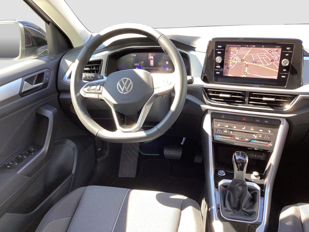 Fahrzeugabbildung Volkswagen T-Roc Life 1.5 TSI DSG Kamera Navi LED Bluetooth