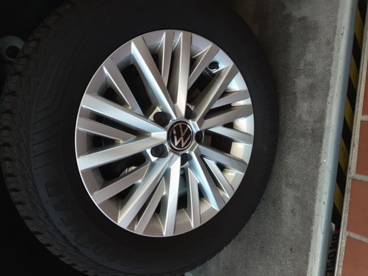 Fahrzeugabbildung Volkswagen T-Roc Life 1.5 TSI DSG Kamera Navi LED Bluetooth