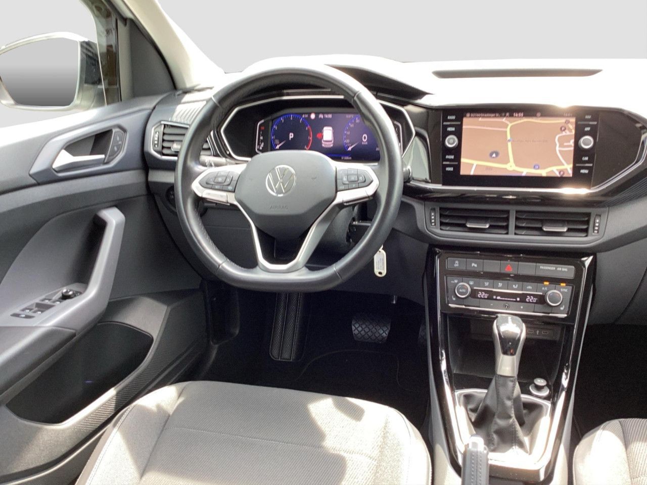 Fahrzeugabbildung Volkswagen T-Cross Style 1.0 TSI DSG LED AHK Navi SHZ Klima