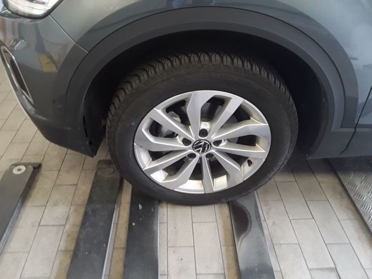 Fahrzeugabbildung Volkswagen T-Roc Life 1.5 TSI DSG Kamera Navi LED Bluetooth