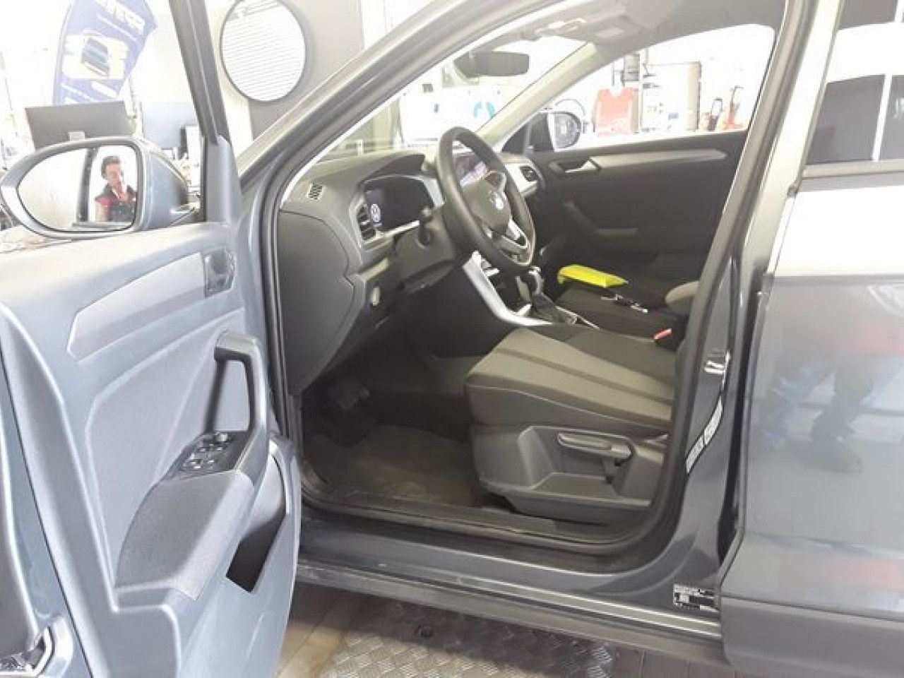 Fahrzeugabbildung Volkswagen T-Roc Life 1.5 TSI DSG Kamera Navi LED Bluetooth